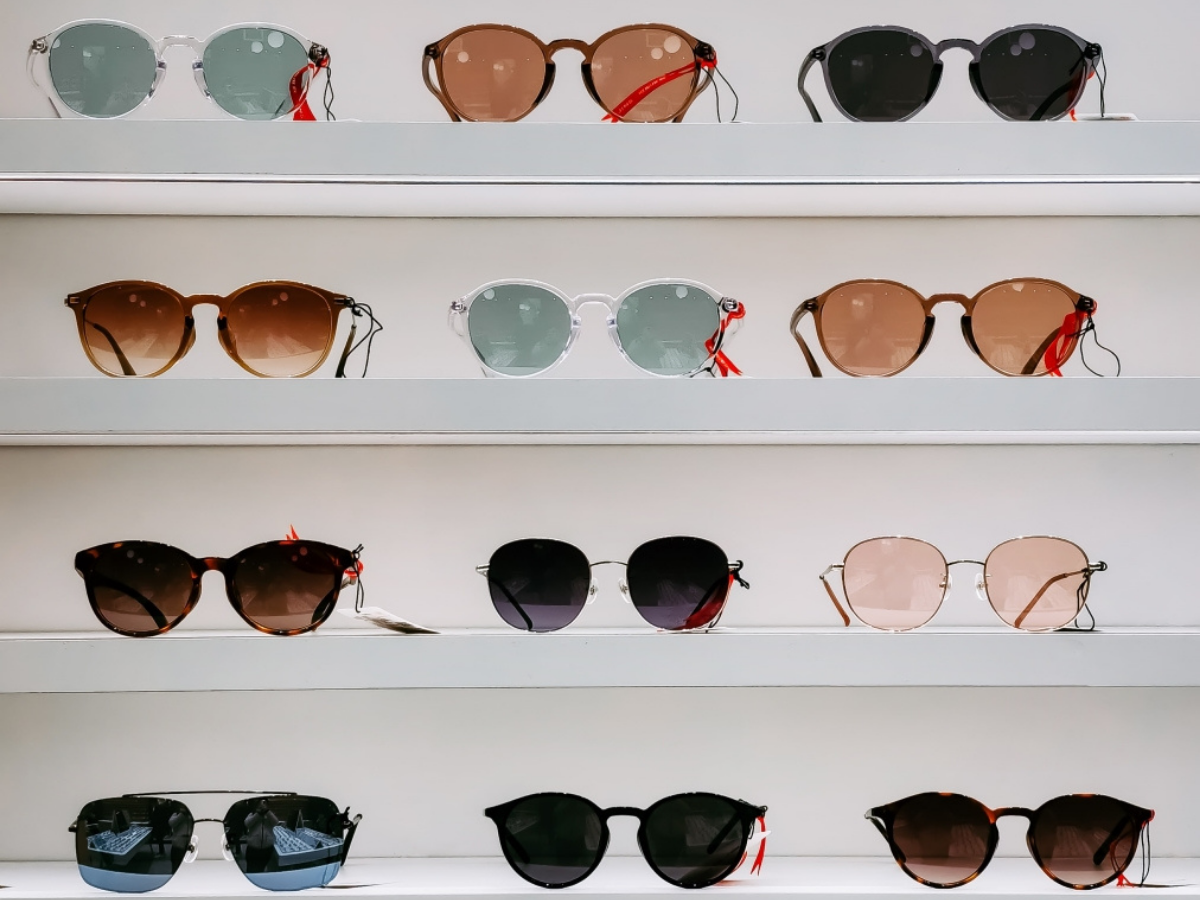 "polarized sunglasses store"